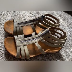 BEARPAW woman’s shoes